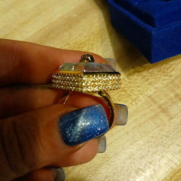 Kurt Geiger NWT/NIB STUNNING Iradscent Ring - Picture 3 of 7